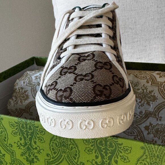 NEW Gucci Beige Monogram Sneakers with Red and Green Accents - Picture 5 of 8